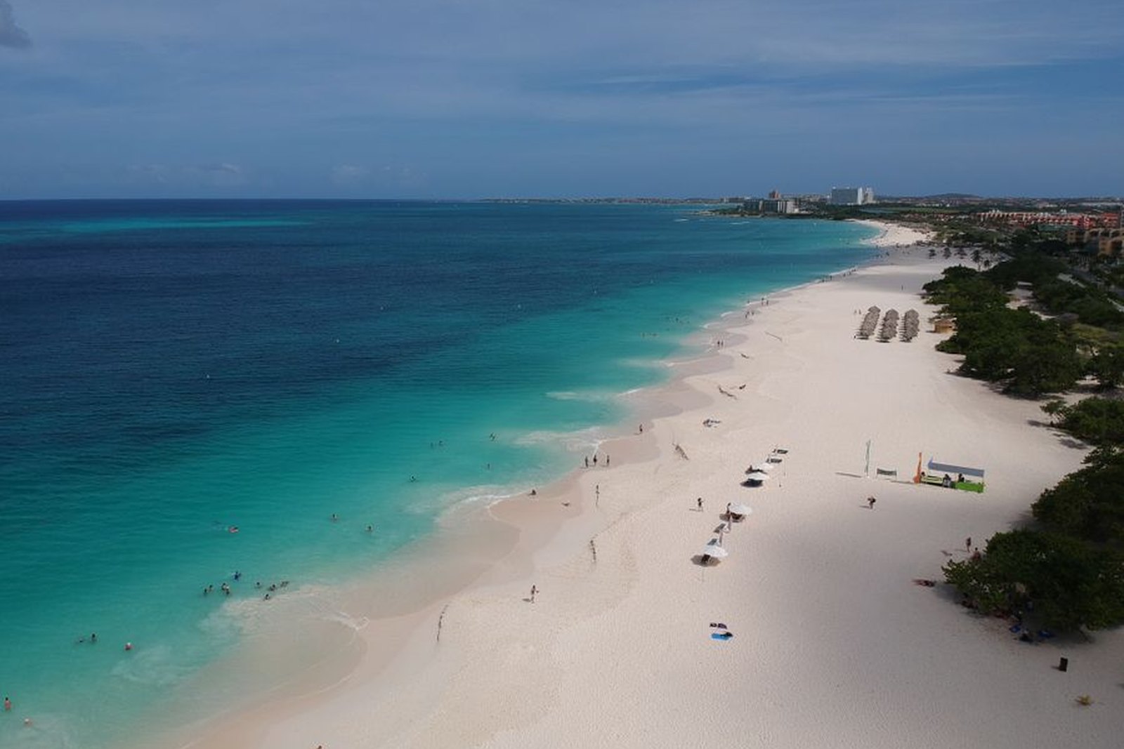 Turquoise water and white sand in Aruba